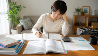 看護学校受験を独学で進める社会人が勉強計画を見直すイメージ